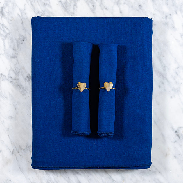 Donkerblauw / koningsblauw tafelkleed met 2 bijpassende servetten en servetringen