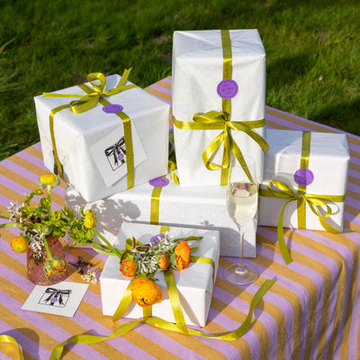The Whishing Table cadeaupapier