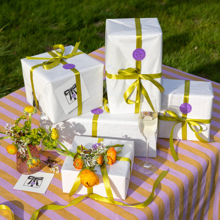 The Whishing Table cadeaupapier