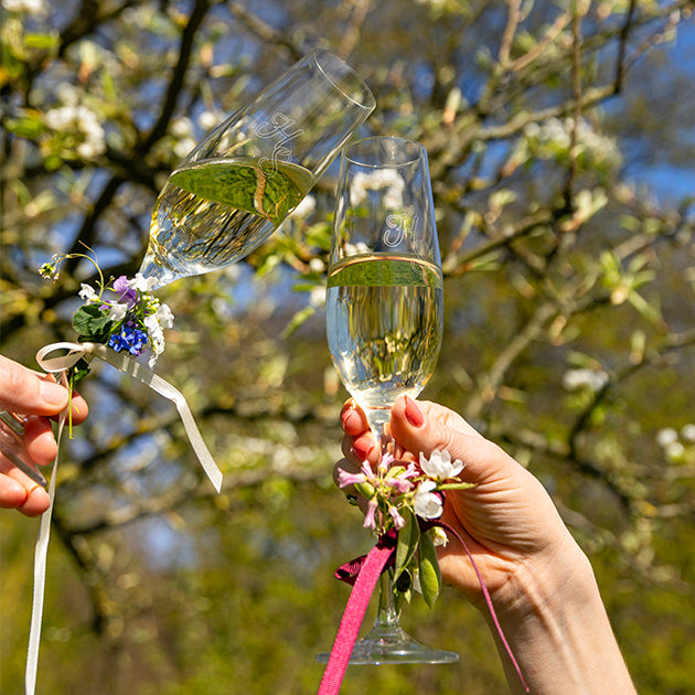 Gegraveerde champagneglazen