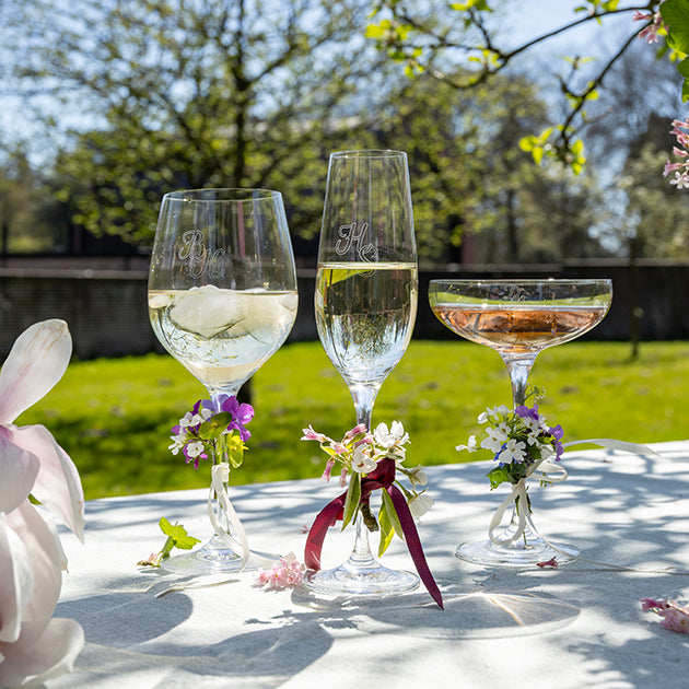 Gegraveerd wijnglas en champagneglas